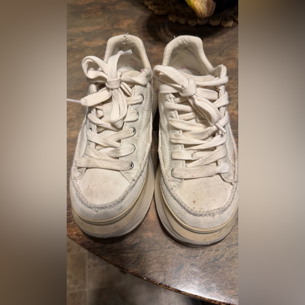 UGG Marin Lace women’s platforms sneakers